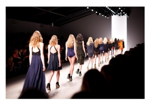 Moda, cosa c’è dietro le quinte delle carriere più richieste?