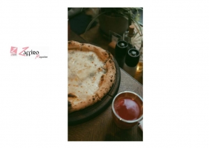 Cotta in Francia Pizza condita con 1.001 variet&agrave; di formaggio