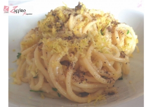 Spaghetti al limone, ricetta originale con un buon vino