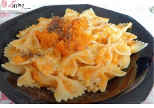 Farfalle con il condimento di zucca
