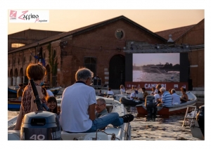 Torna all’Arsenale di Venezia l’emozione del cinema in barca sotto le stelle