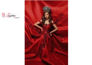 Un ballo con il vestito rosso.