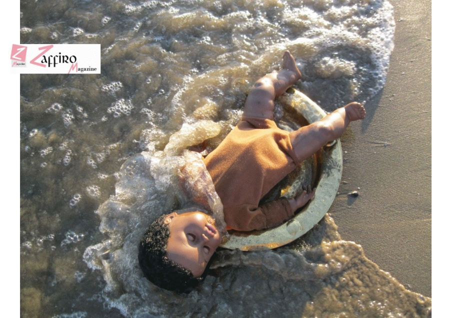 “Kr14f9 la bimba morta sulla spiaggia di Cutro” la nuova opera dell’artista e Ambasciatore di Pace Guadagnuolo