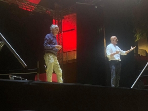 Spoltore, il dialogo sulla felicit&agrave; di Bisio e Alberti incanta l&rsquo;Ensemble 2020