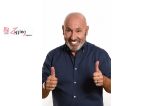 Il ritorno a teatro di Maurizio Battista con &ldquo;Che Paese &egrave; il mio Paese&rdquo;.